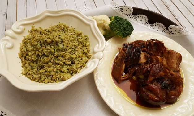 Perna de peru com “arroz” de brócolos e couve flor