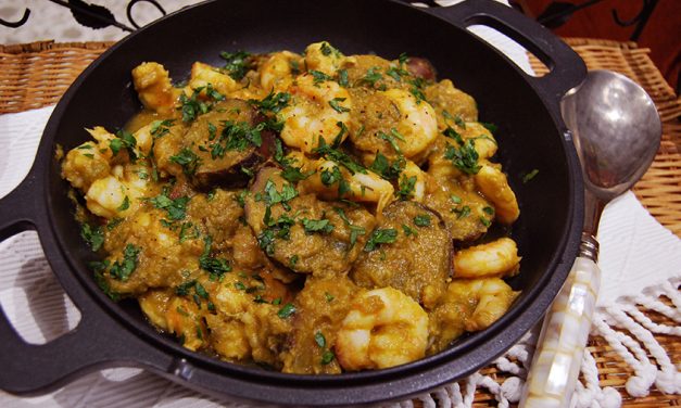 Caril picante de camarão com batata doce