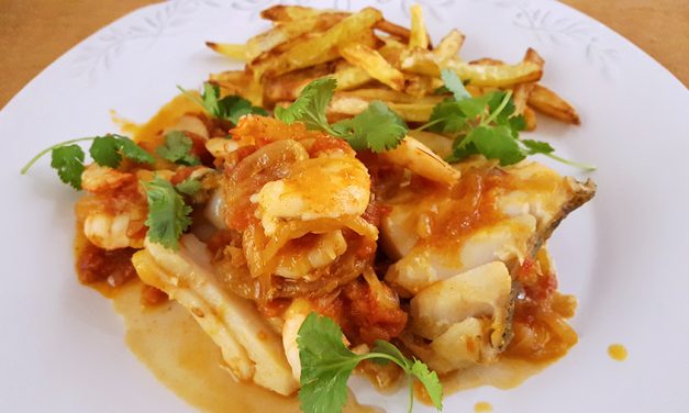 Bacalhau de tomatada com camarões