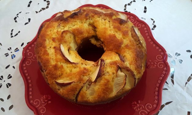 Bolo de iogurte com maçã