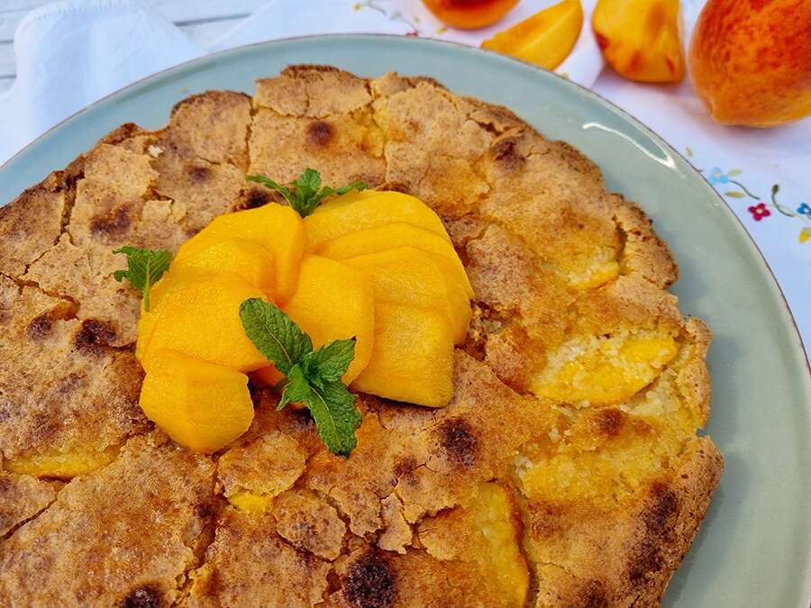 Bolo de pessego e amnedoa